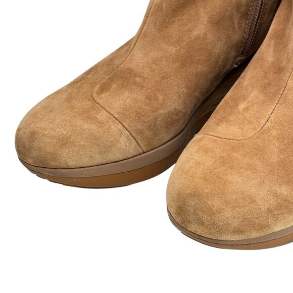 Tsubo Kynlee Wedge Tall Riding Boot SZ 7.5 Womens Mink Brown Suede Knee High Zip - Picture 5 of 12